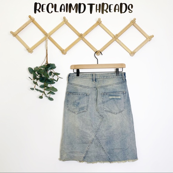 Free people knee length distressed denim skirt - Picture 5 of 9